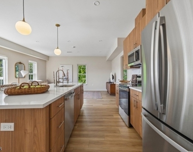 1815 Front Street - Photo Thumbnail 9