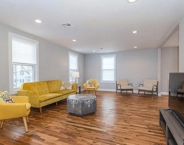 27 Center St - Photo Thumbnail 9