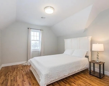 27 Center St - Photo Thumbnail 2