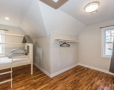 27 Center St - Photo Thumbnail 7