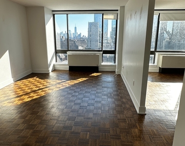 West 42nd Street - Photo Thumbnail 4