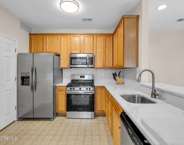 313 Sophee Lane - Photo Thumbnail 4