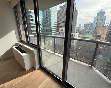 West 48th Street - Photo Thumbnail 8
