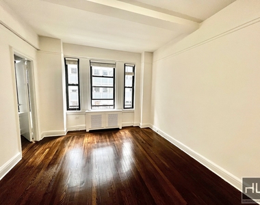 East 46 Street - Photo Thumbnail 2