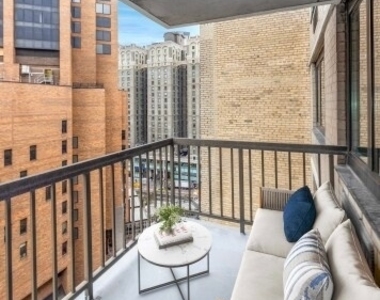 East 34 Street - Photo Thumbnail 4