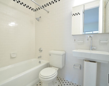 East 57 Street - Photo Thumbnail 8