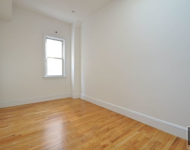 East 57 Street - Photo Thumbnail 2