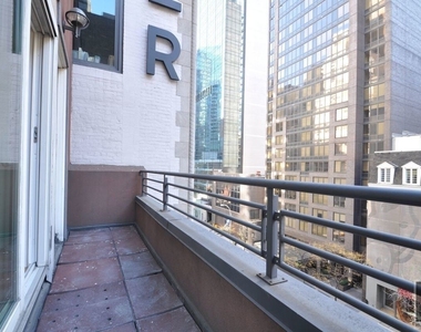 East 57 Street - Photo Thumbnail 5