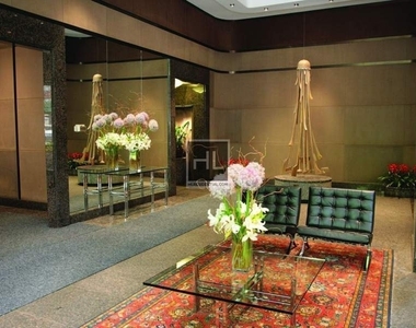 East 57th Street - Photo Thumbnail 5