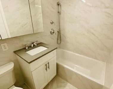 East 57th Street - Photo Thumbnail 2