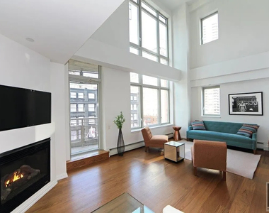 East 59 Street - Photo Thumbnail 6