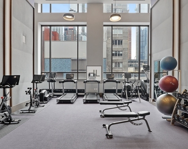 West 43 Street - Photo Thumbnail 14