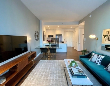 West 36th Street - Photo Thumbnail 2