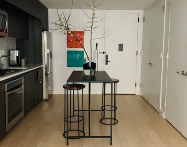 West 52nd Street - Photo Thumbnail 2