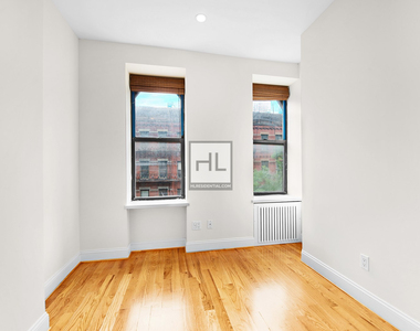 West 45 Street - Photo Thumbnail 1