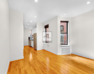 West 45 Street - Photo Thumbnail 2