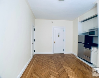 West 13 Street - Photo Thumbnail 2