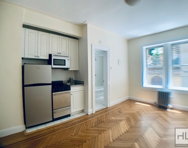 West 13 Street - Photo Thumbnail 3