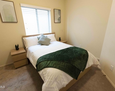 3113 E Danbury Road - Photo Thumbnail 10