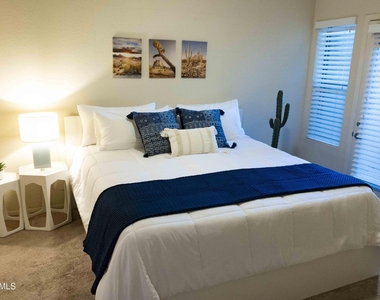 3113 E Danbury Road - Photo Thumbnail 6