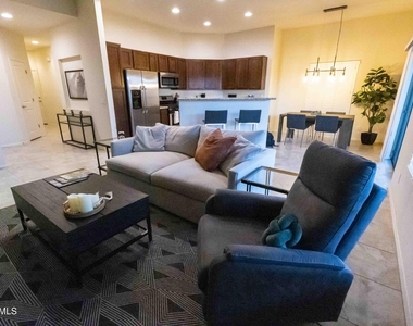 3113 E Danbury Road - Photo Thumbnail 5