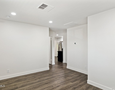1542 E Turquoise Avenue - Photo Thumbnail 4