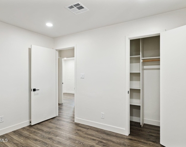 1542 E Turquoise Avenue - Photo Thumbnail 16