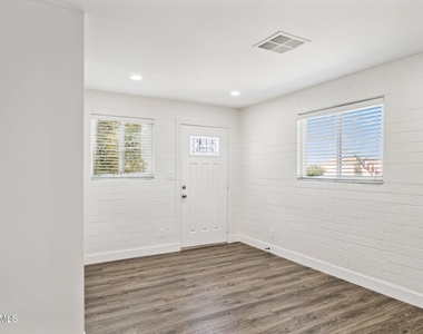 1542 E Turquoise Avenue - Photo Thumbnail 3