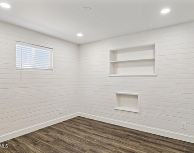 1542 E Turquoise Avenue - Photo Thumbnail 15