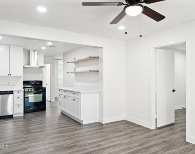 1542 E Turquoise Avenue - Photo Thumbnail 9