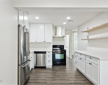 1542 E Turquoise Avenue - Photo Thumbnail 5