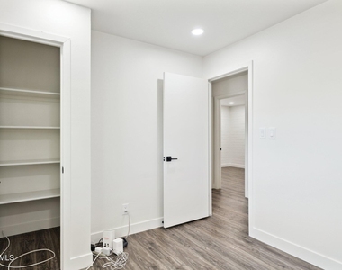 1542 E Turquoise Avenue - Photo Thumbnail 19