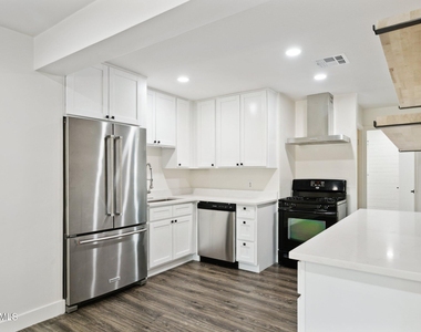 1542 E Turquoise Avenue - Photo Thumbnail 6