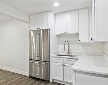 1542 E Turquoise Avenue - Photo Thumbnail 7