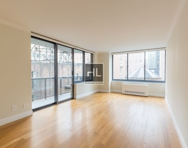 West 48th Street - Photo Thumbnail 1