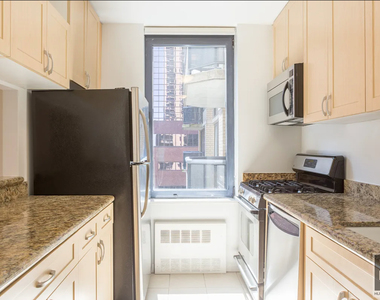 West 48th Street - Photo Thumbnail 2