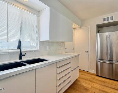 3737 E Turney Avenue - Photo Thumbnail 7