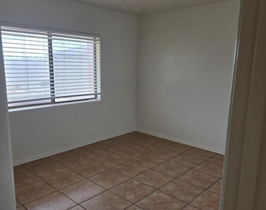 9950 W Lynx Drive - Photo Thumbnail 4