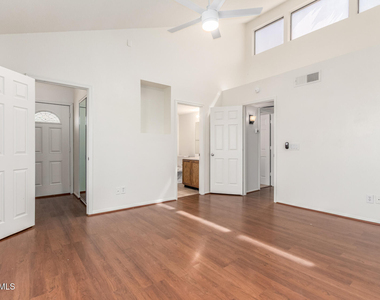 13627 N Hamilton Drive - Photo Thumbnail 9