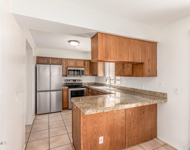 13627 N Hamilton Drive - Photo Thumbnail 3