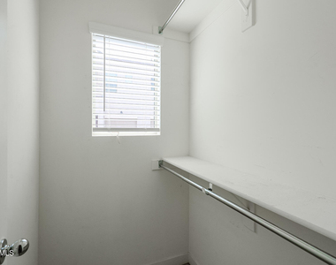 2236 W Laurie Lane - Photo Thumbnail 3