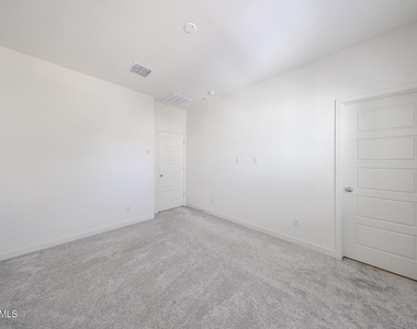 2236 W Laurie Lane - Photo Thumbnail 17