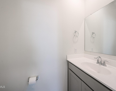 2236 W Laurie Lane - Photo Thumbnail 6