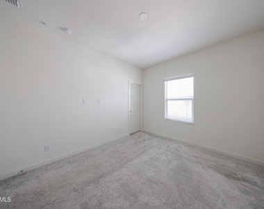 2236 W Laurie Lane - Photo Thumbnail 16