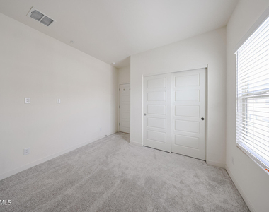 2236 W Laurie Lane - Photo Thumbnail 21