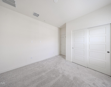 2236 W Laurie Lane - Photo Thumbnail 22