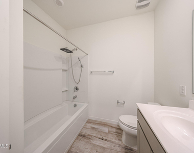 2236 W Laurie Lane - Photo Thumbnail 13