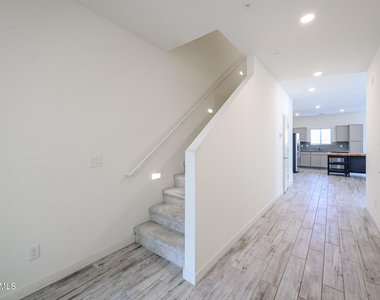 2236 W Laurie Lane - Photo Thumbnail 2
