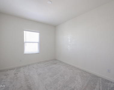 2236 W Laurie Lane - Photo Thumbnail 15