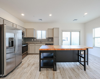 2236 W Laurie Lane - Photo Thumbnail 11